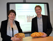 Juliane Becker, NRW-Ministerium für Verbraucherschutz, hat gemeinsam mit Guido Ritter, Professor an der FH Münster, zu einem Workshop begrüßt, mit dem ein Forschungsprojekt gegen die Verschwendung von Backwaren abgeschlossen wurde. Foto: FH Münster